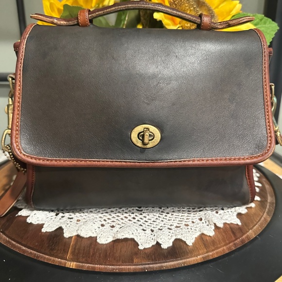 Coach Handbags - COACH Vintage 80s Turnlock Brown And Black Leather Spectator Bag with Brass